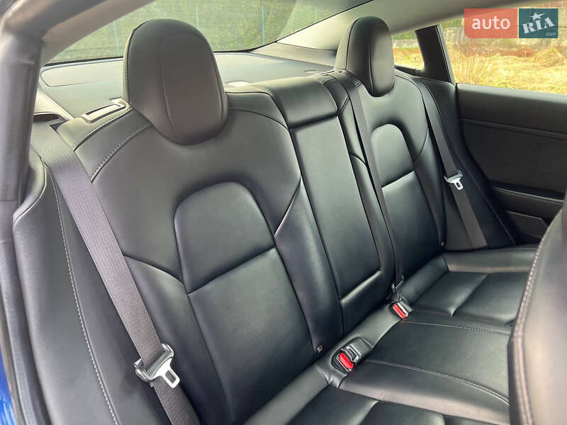 Седан Tesla Model 3 2019 в Львові