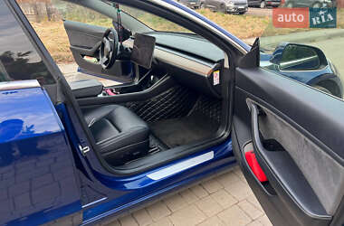 Седан Tesla Model 3 2019 в Львові