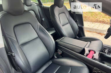 Седан Tesla Model 3 2019 в Львові