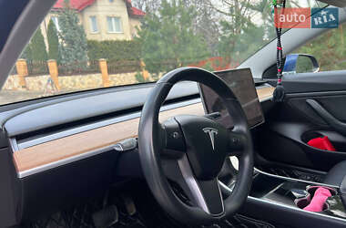 Седан Tesla Model 3 2019 в Львове