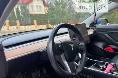 Седан Tesla Model 3 2019 в Львове