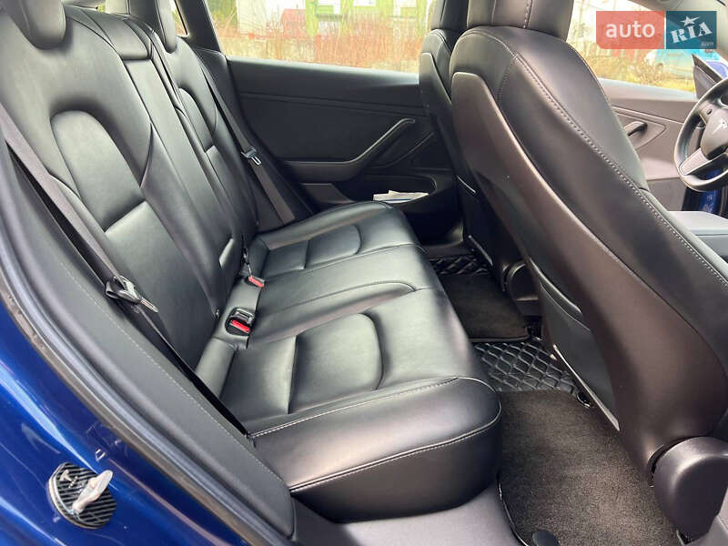 Седан Tesla Model 3 2019 в Львові