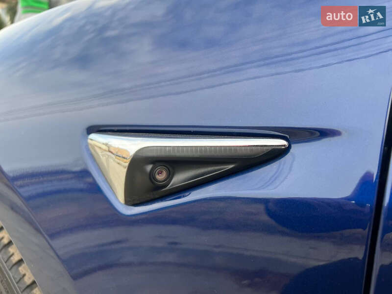 Седан Tesla Model 3 2019 в Львові