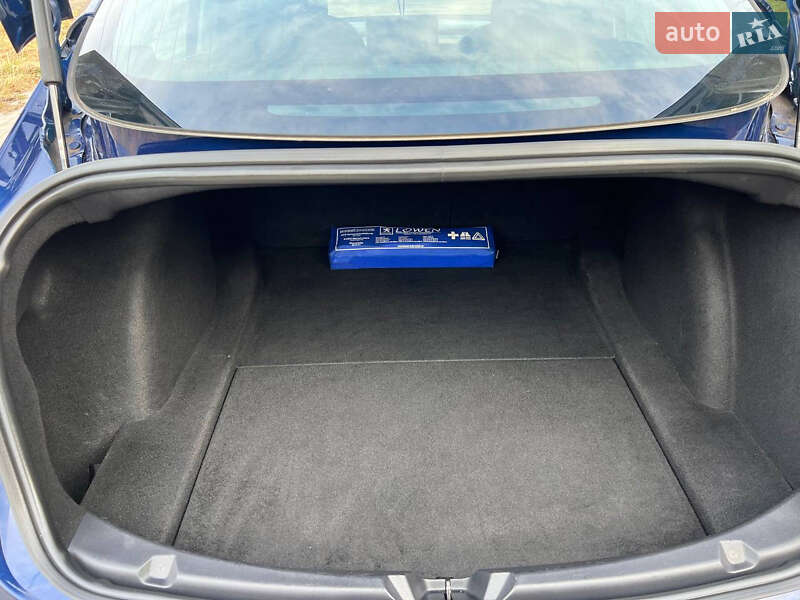 Седан Tesla Model 3 2019 в Львові