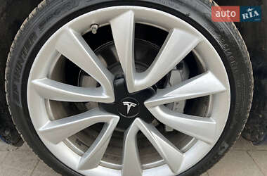 Седан Tesla Model 3 2019 в Львове