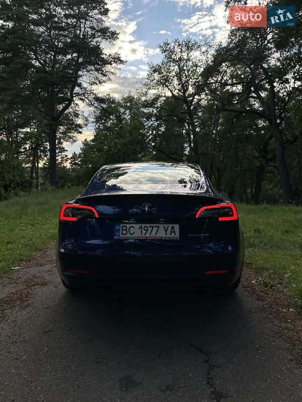 Седан Tesla Model 3 2021 в Львові