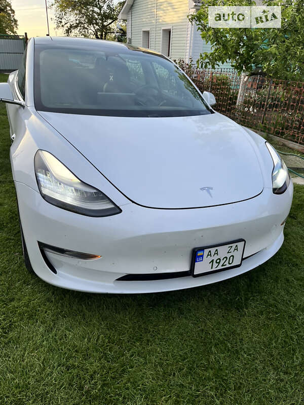 Седан Tesla Model 3 2019 в Киеве