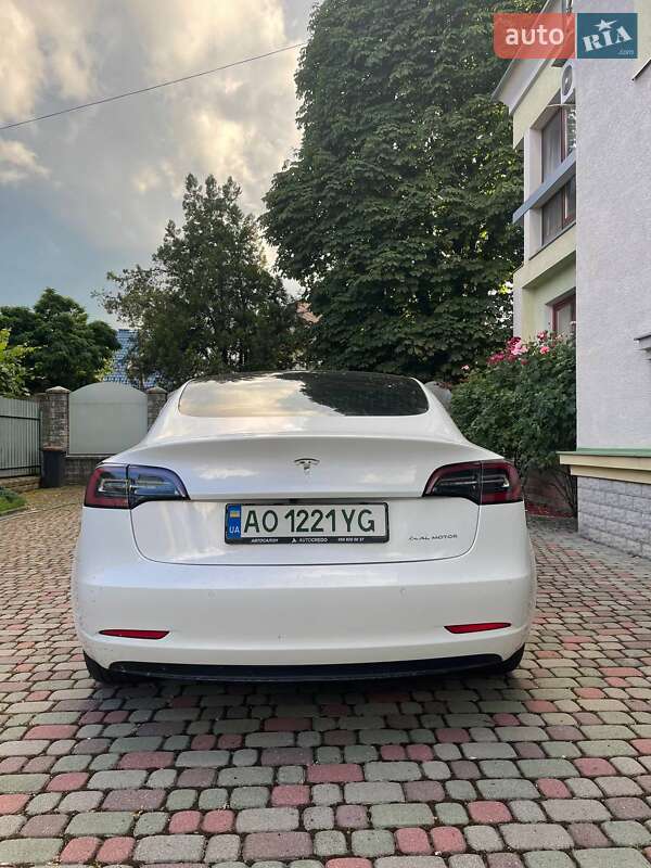 Седан Tesla Model 3 2019 в Ужгороді