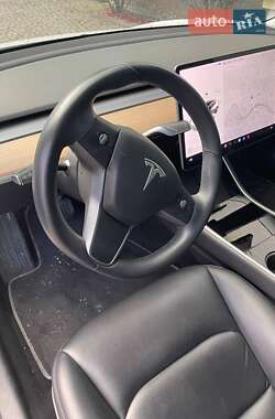 Седан Tesla Model 3 2019 в 