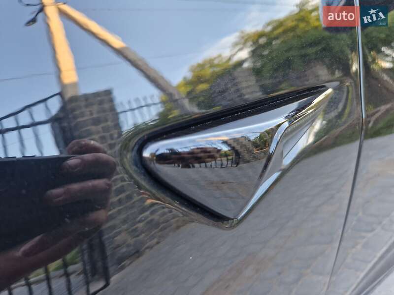 Седан Tesla Model 3 2018 в Первомайську