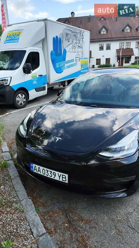 Седан Tesla Model 3 2018 в Дніпрі