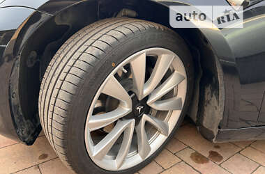 Седан Tesla Model 3 2018 в Луцке