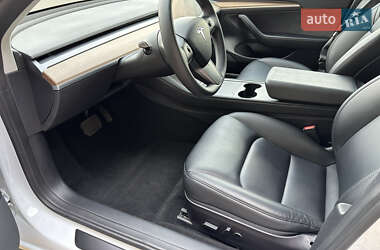 Седан Tesla Model 3 2022 в 