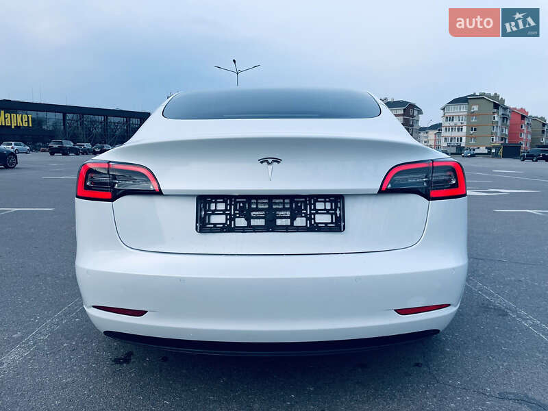 Седан Tesla Model 3 2021 в Киеве