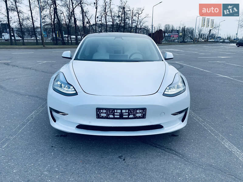 Седан Tesla Model 3 2021 в Киеве