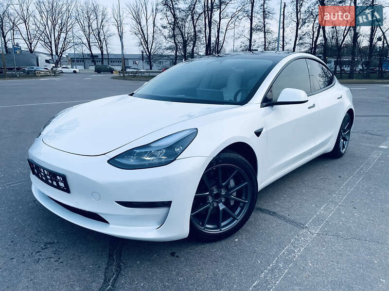 Седан Tesla Model 3 2021 в Киеве