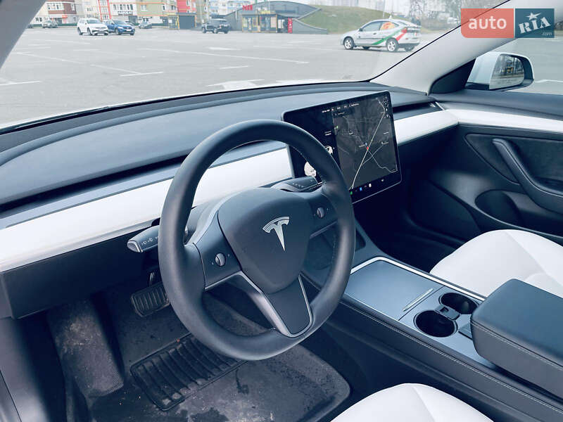 Седан Tesla Model 3 2021 в Киеве