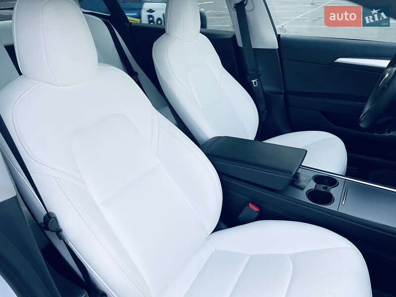 Седан Tesla Model 3 2021 в Киеве
