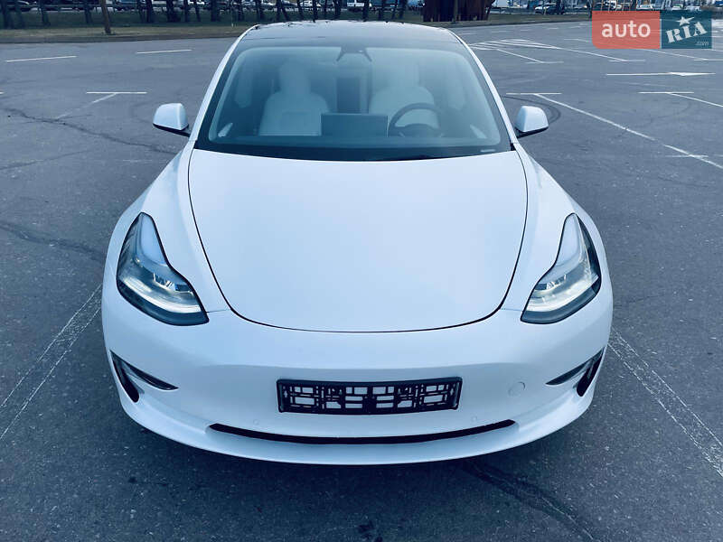 Седан Tesla Model 3 2021 в Киеве