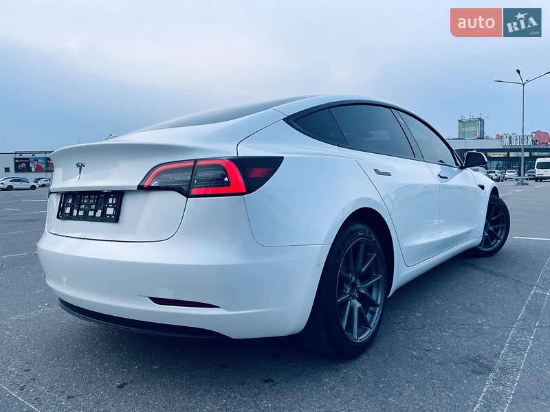 Седан Tesla Model 3 2021 в Киеве