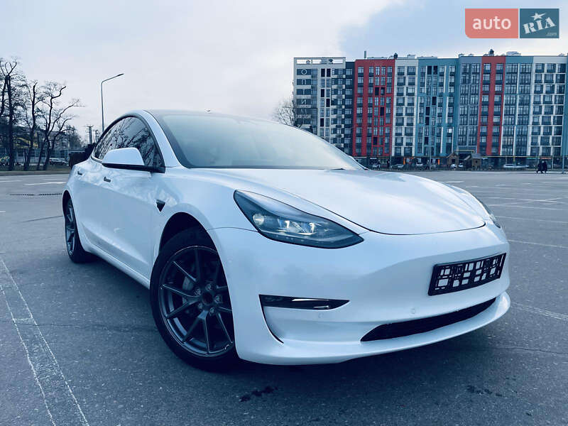 Седан Tesla Model 3 2021 в Киеве
