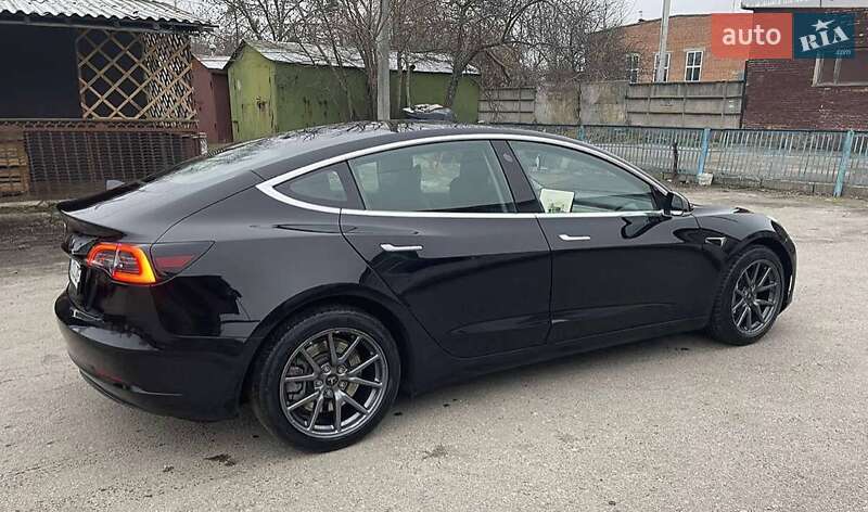 Седан Tesla Model 3 2019 в Львове