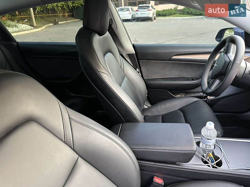 Седан Tesla Model 3 2021 в Виннице