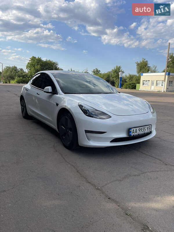Седан Tesla Model 3 2023 в Києві
