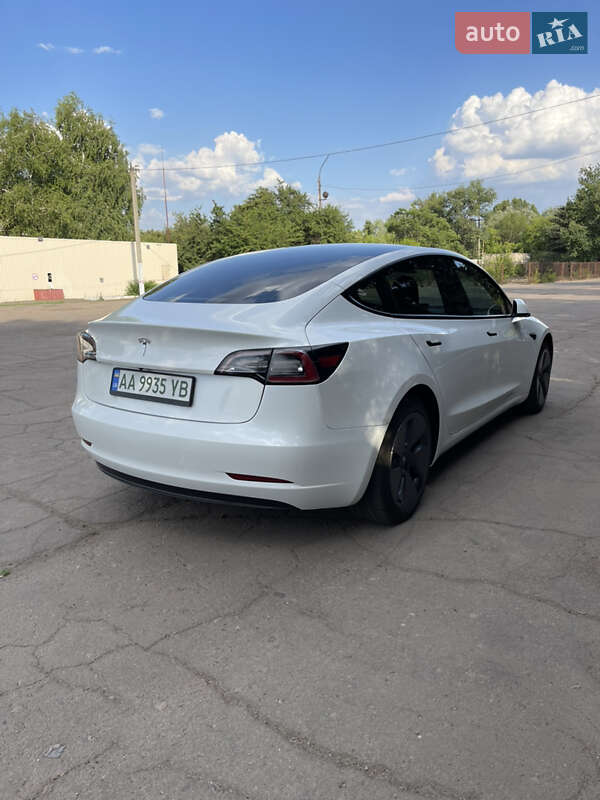 Седан Tesla Model 3 2023 в Києві