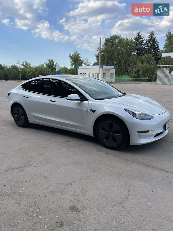 Седан Tesla Model 3 2023 в Києві