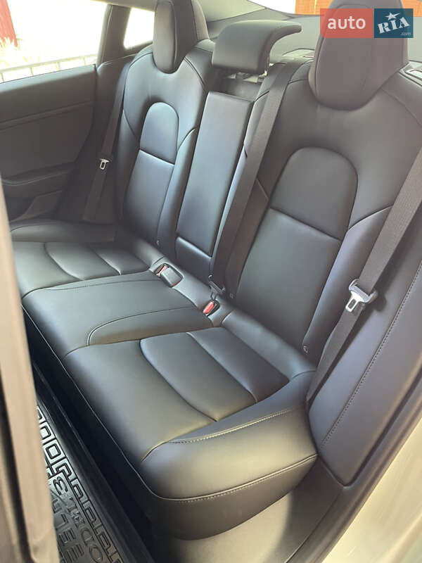 Седан Tesla Model 3 2023 в Києві
