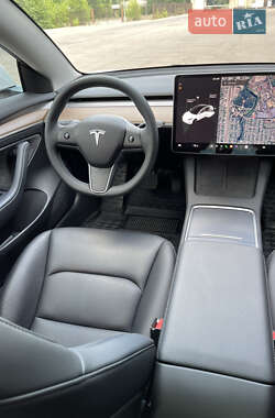 Седан Tesla Model 3 2023 в 