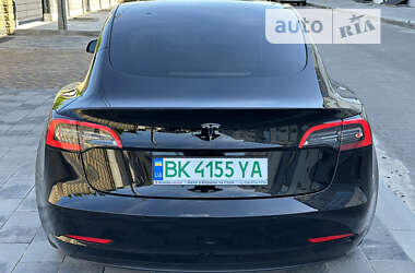 Седан Tesla Model 3 2020 в Ровно