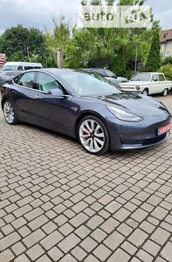 Седан Tesla Model 3 2018 в Івано-Франківську