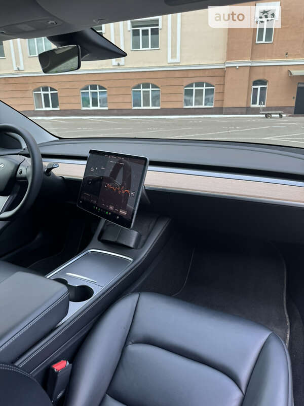 Седан Tesla Model 3 2021 в Києві