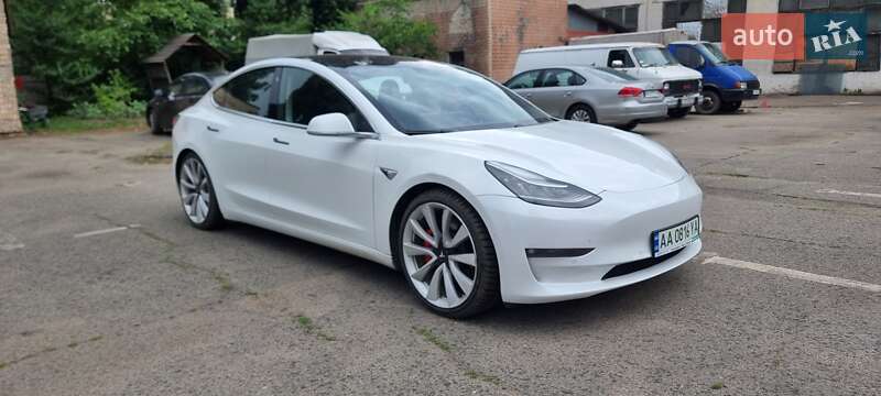Седан Tesla Model 3 2019 в Києві