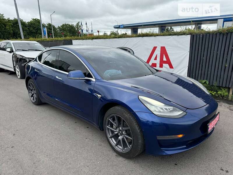 Седан Tesla Model 3 2019 в Луцке