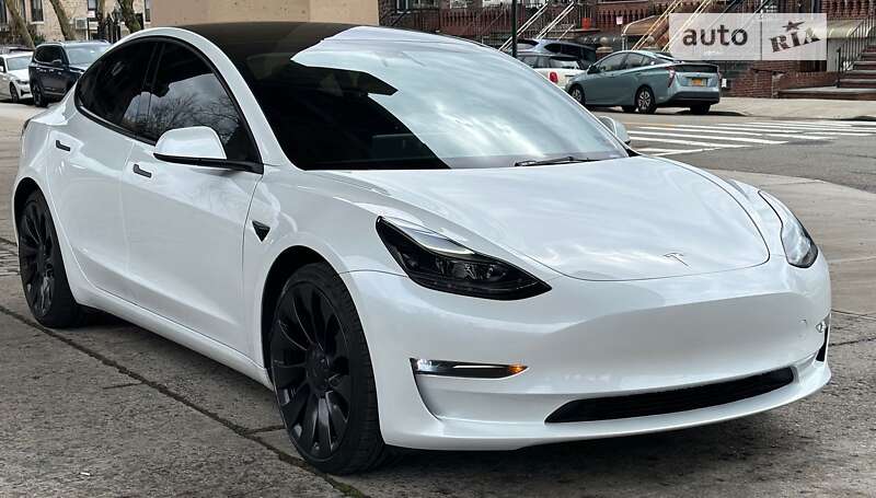 Седан Tesla Model 3 2023 в Львові