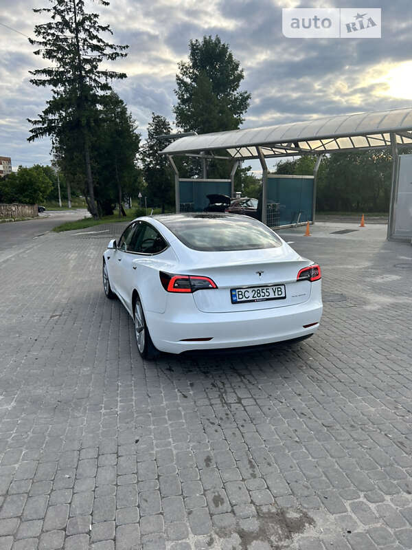 Седан Tesla Model 3 2020 в Львове
