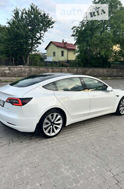 Седан Tesla Model 3 2020 в Львове
