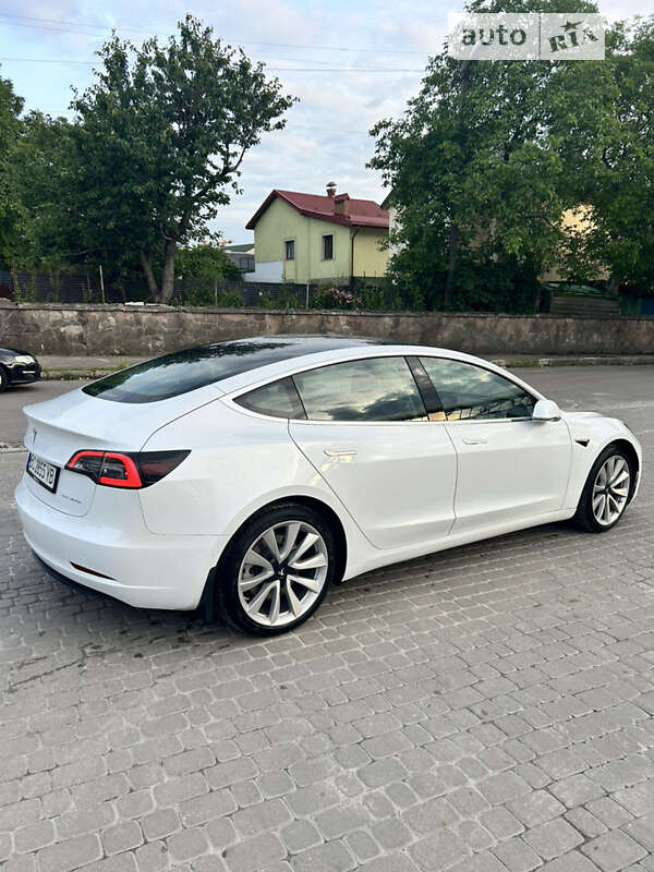 Седан Tesla Model 3 2020 в Львове