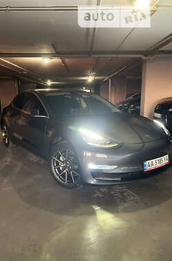Седан Tesla Model 3 2020 в Львове
