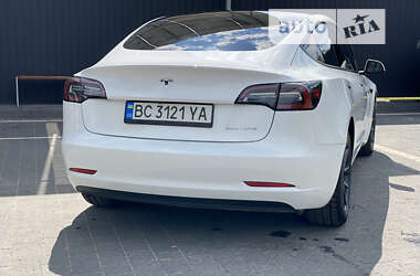 Седан Tesla Model 3 2021 в Самборі