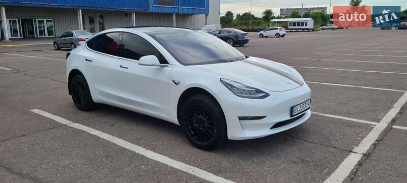 Седан Tesla Model 3 2020 в Кременчуге
