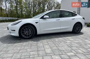 Седан Tesla Model 3 2021 в Луцке