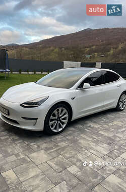 Седан Tesla Model 3 2019 в 