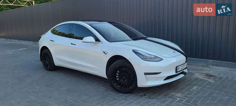 Седан Tesla Model 3 2020 в Кременчуге
