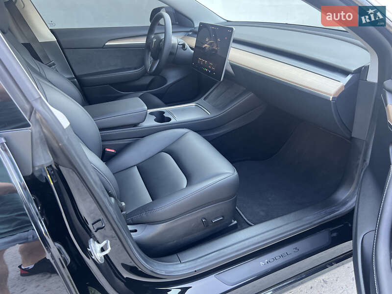 Седан Tesla Model 3 2022 в Кременчуці