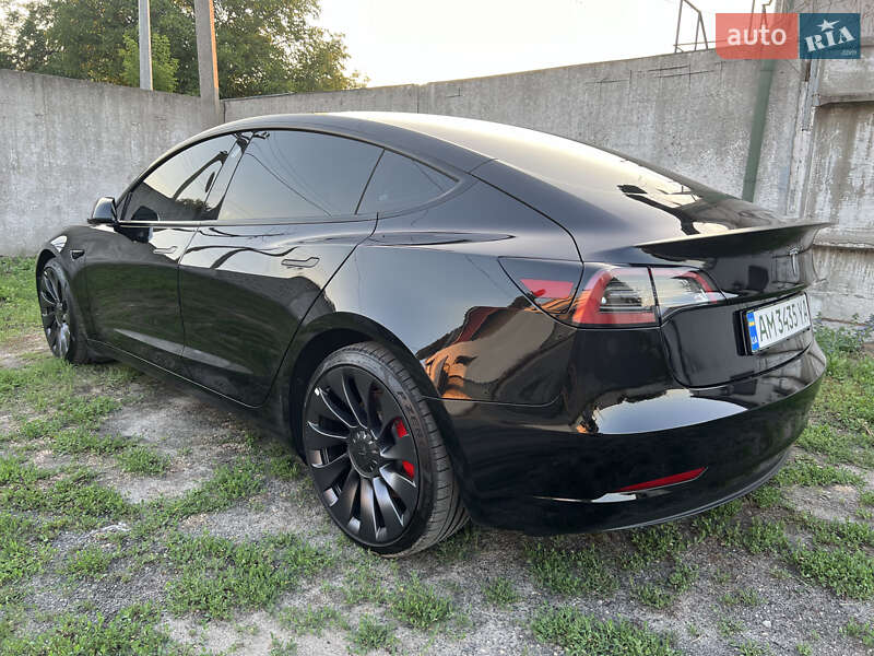 Седан Tesla Model 3 2022 в Кременчуці