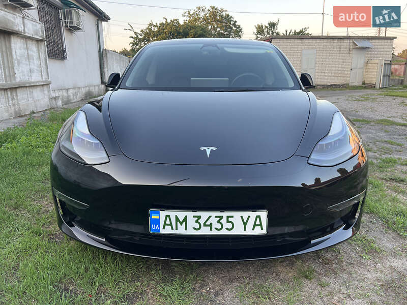 Седан Tesla Model 3 2022 в Кременчуці